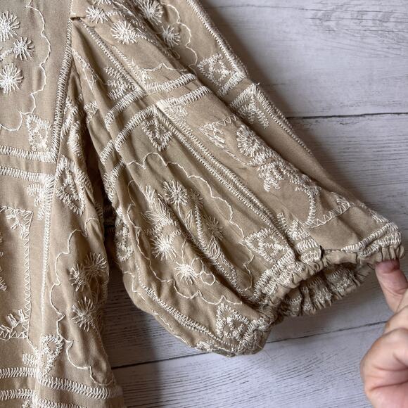 Solitaire Blouse Womens Size Large Beige & Ivory Floral Embroidery Patch Work - Picture 8 of 16